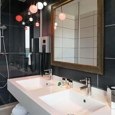 מלון Mercure Centre - Gare Part Dieu 4*