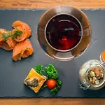里昂中央美居酒店 - 火车东站店 4*